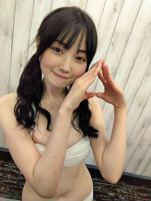 專屬畢業！ E罩杯長腿雪嫩OL「本田桃」回歸自由市場首支轉戰本中、正式中出解禁！