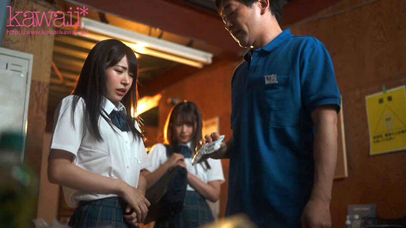 閨蜜偷東西！制服美少女「櫻萌子」成替罪羔羊慘遭「中出製裁」！