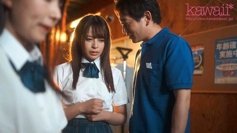 閨蜜偷東西！制服美少女「櫻萌子」成替罪羔羊慘遭「中出製裁」！