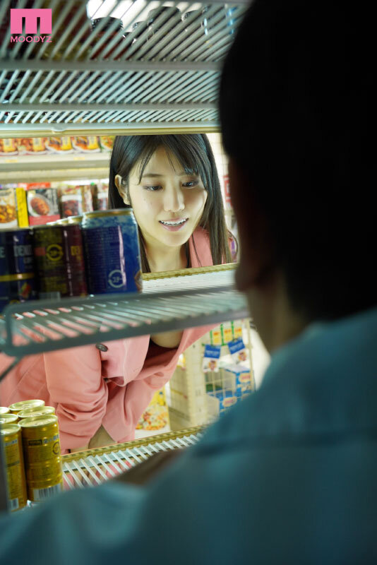 暴露狂「神宮寺ナオ」穿著風衣找獵物看上眼就會解開釦子挑逗