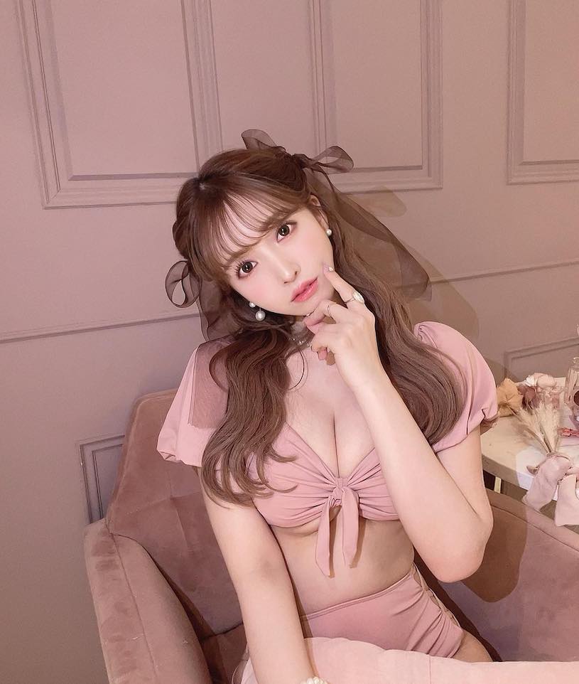 「三上悠亞」化身超爆乳護士,「粉紅內衣誘惑露出」好養眼啊!