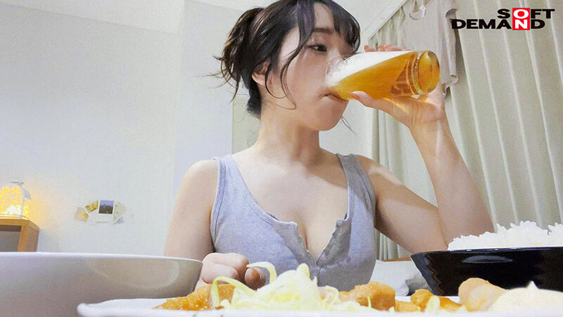 表面正經的珠寶店員…隨便一摳就變水龍頭了！