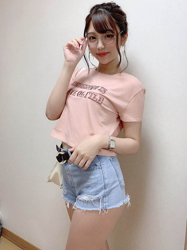 性感極度高開衩！ 美少女新人「木下日葵」競技泳裝造型讓粉絲瘋狂！