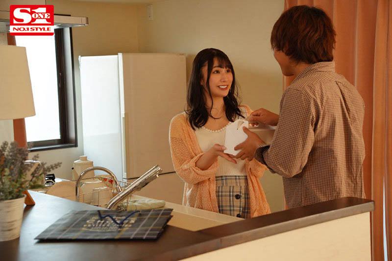 女友妹妹「香澄莉子」美臀太誘人...兩人獨處忍不住「瘋狂後入」！