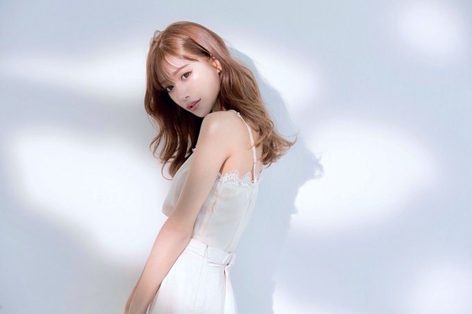 地雷系化妝、400次咖啡！ 「明日花綺羅」Youtube頻道開張滿月輕取276萬次點閱！