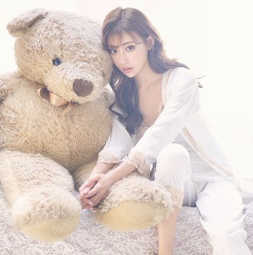 地雷系化妝、400次咖啡！ 「明日花綺羅」Youtube頻道開張滿月輕取276萬次點閱！