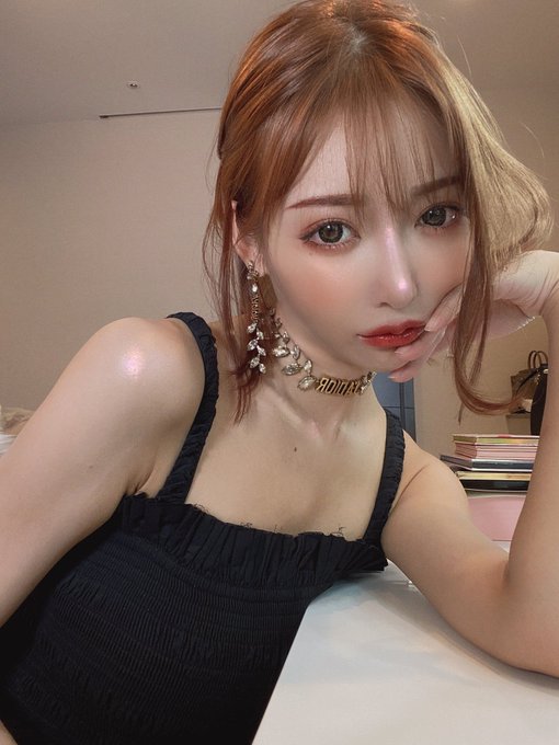 地雷系化妝、400次咖啡！ 「明日花綺羅」Youtube頻道開張滿月輕取276萬次點閱！