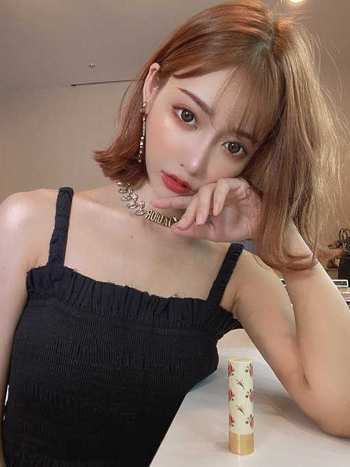 地雷系化妝、400次咖啡！ 「明日花綺羅」Youtube頻道開張滿月輕取276萬次點閱！