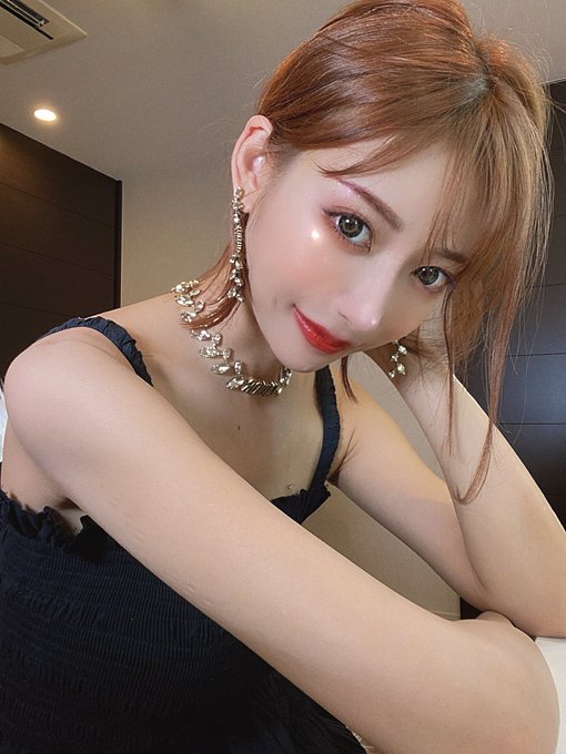 地雷系化妝、400次咖啡！ 「明日花綺羅」Youtube頻道開張滿月輕取276萬次點閱！