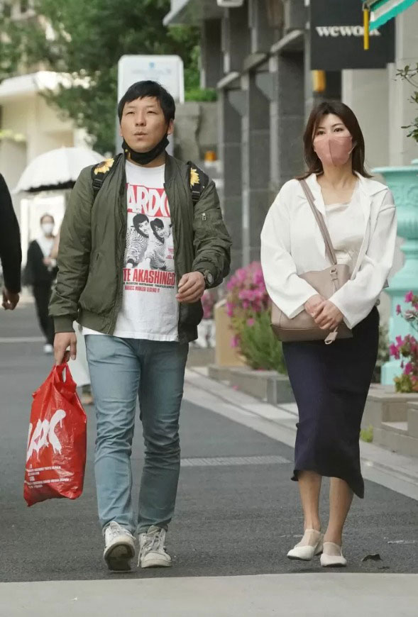 抓到了！美乃すずめ(美乃雀)和搞笑藝人過夜！