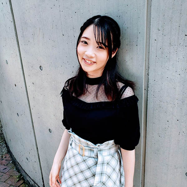 一片大尺寫真偶像下海！ 豐滿美少女「二葉繪麻」出道！