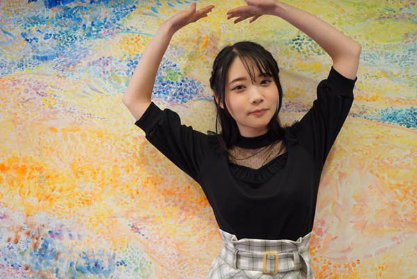 一片大尺寫真偶像下海！ 豐滿美少女「二葉繪麻」出道！