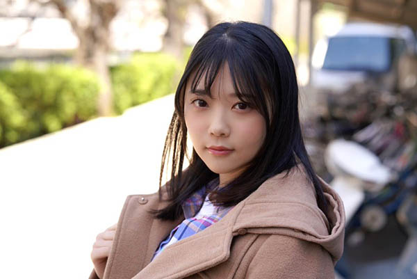 一片大尺寫真偶像下海！ 豐滿美少女「二葉繪麻」出道！