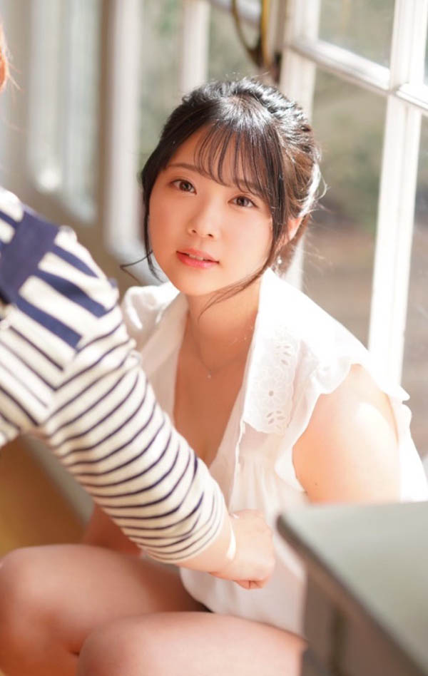 一片大尺寫真偶像下海！ 豐滿美少女「二葉繪麻」出道！