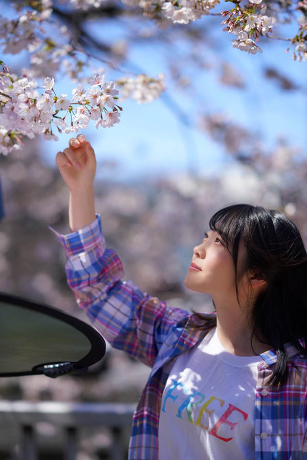 一片大尺寫真偶像下海！ 豐滿美少女「二葉繪麻」出道！