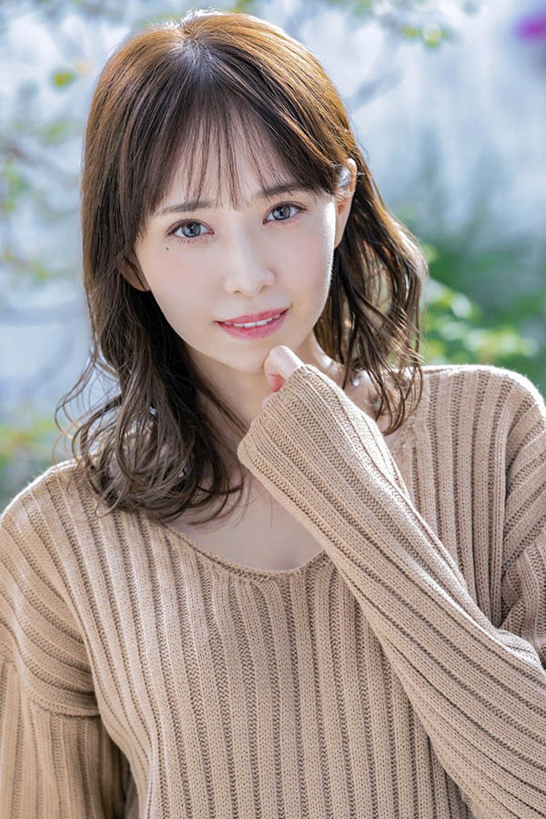 過氣模特兒「瀬乃みなみ」奮力一脫被「潛規則」也正在不惜