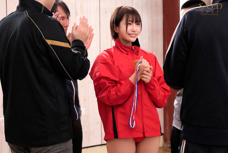 田徑選手「唯井まひろ」和已婚教練每天特訓狂玩不休息