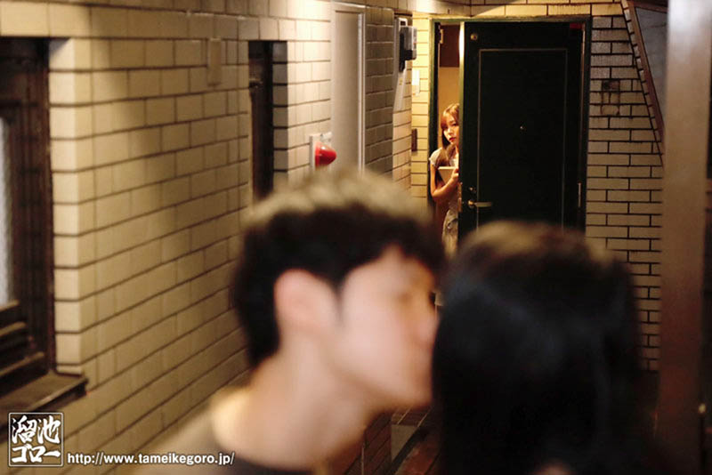 明明才交了女朋友...隔壁的巨乳人妻「結城莉乃」欲求不滿被她吃了！