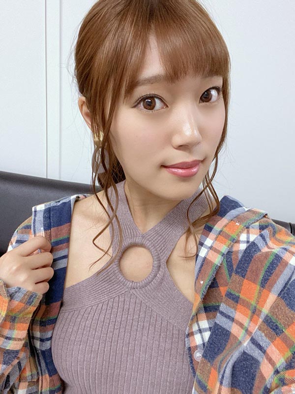 陽光活力型！ C罩杯美乳內衣模特兒「逢坂千夏」出道被封鎖健美人！