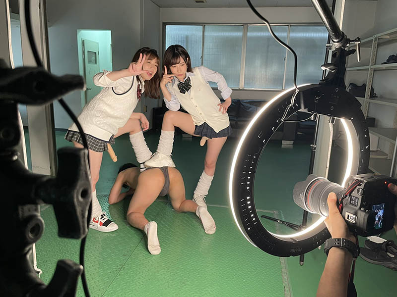 AV冷知識(12) - 女優拍片時、經紀人不能看？