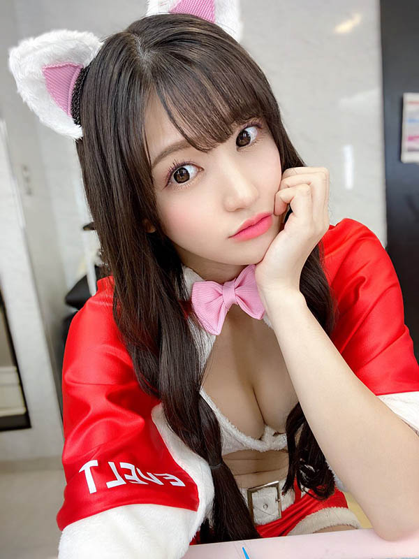 直接放上去！ 救世主「高橋聖子」表演彈吉他最舒適的姿勢好害羞！