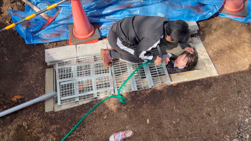 被關在下水道⋯花俏まい(花漾舞)彷彿置身水災地獄! …