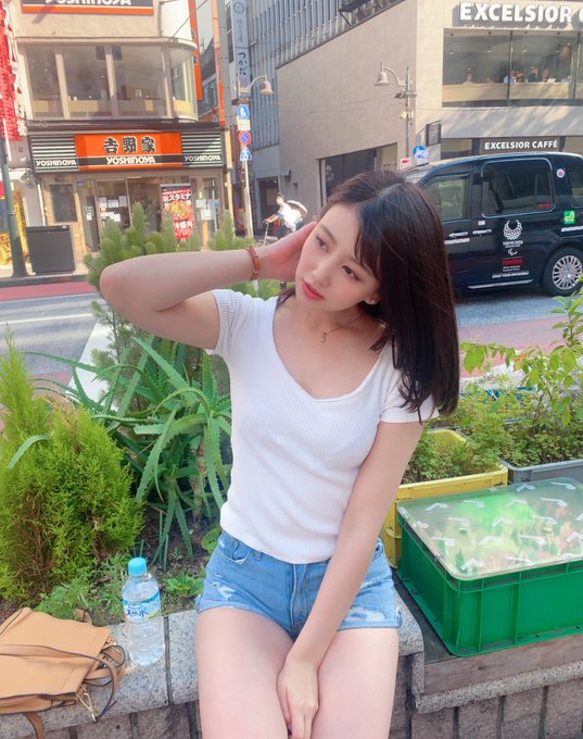 白皙長腿！ 174公分療癒系美女「栗山繪麻」！