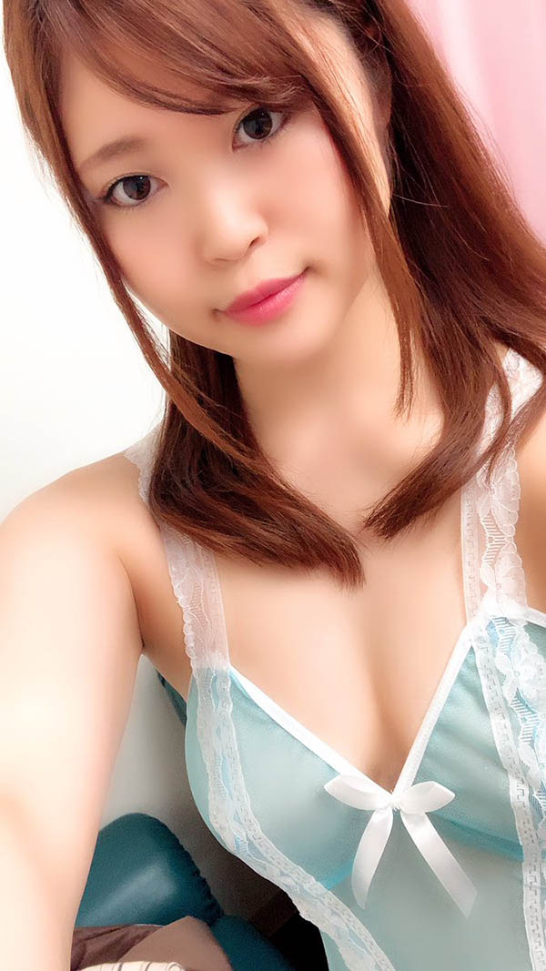 最愛幫自己按摩！ 肉食性空手道少女「望月綾香」推特天天送你邊緣尺度福利！