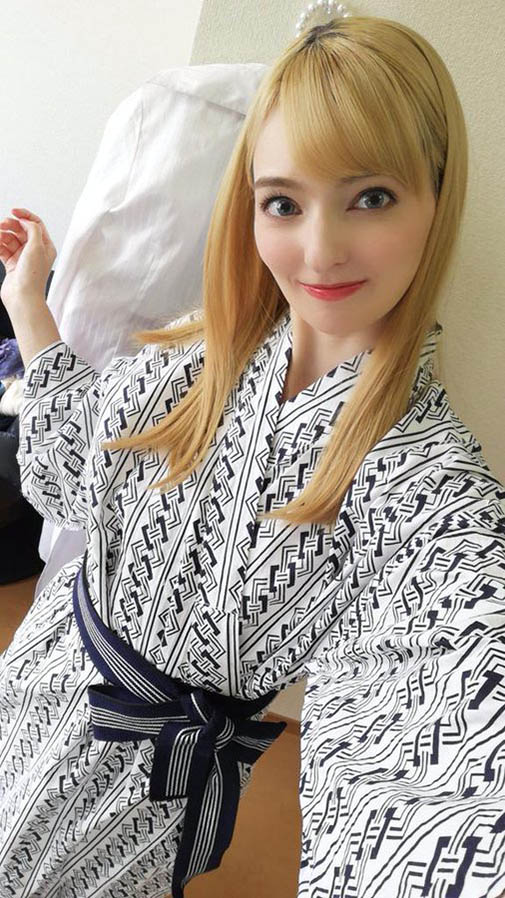 暗黑黑魔導女孩！ 貧乳西洋美少女「西田卡麗娜」攝影會Cosplay！