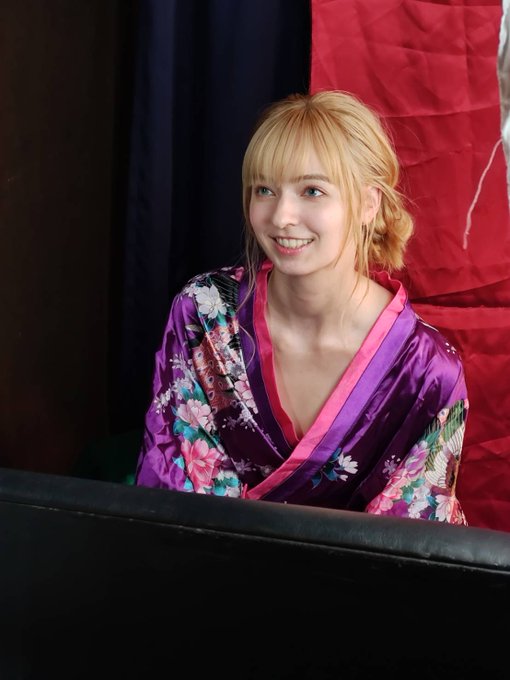 暗黑黑魔導女孩！ 貧乳西洋美少女「西田卡麗娜」攝影會Cosplay！