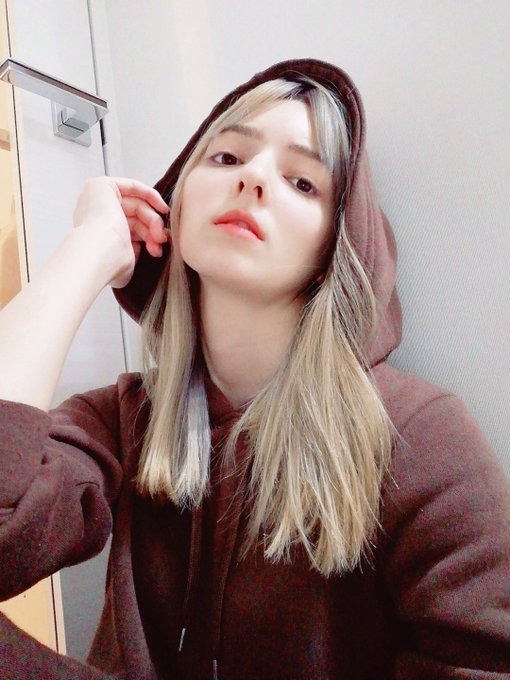 暗黑黑魔導女孩！ 貧乳西洋美少女「西田卡麗娜」攝影會Cosplay！