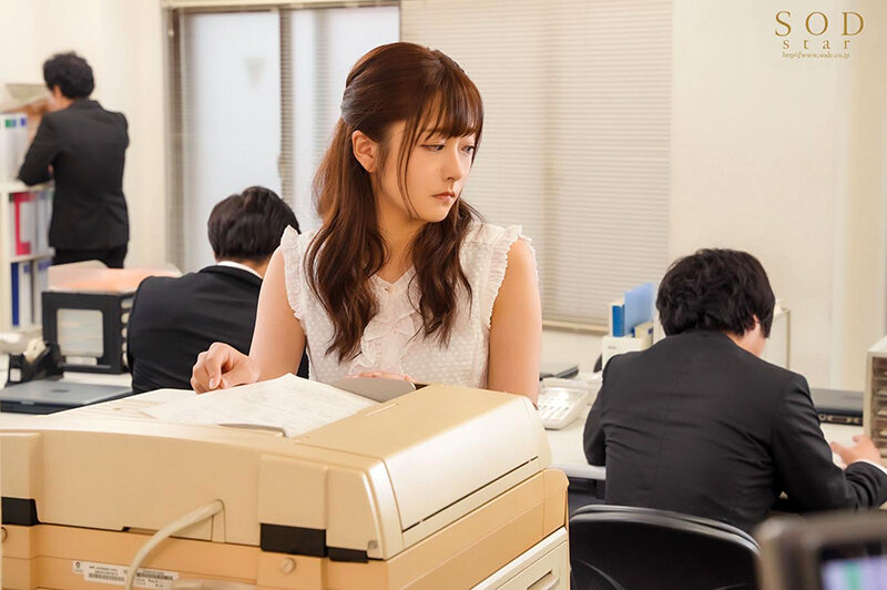 癡情OL「青空ひかり」在喜歡的人面前被上司抽插竟然更興奮了！