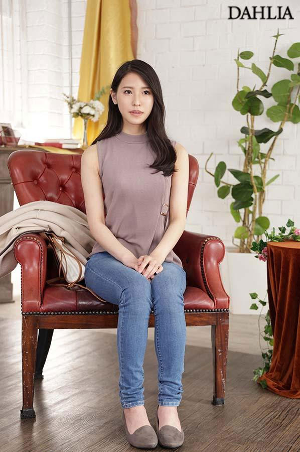 為丈夫鍛鍊的魔鬼身材!婚後三年沒人碰!身體發燙的她求碰撞! …