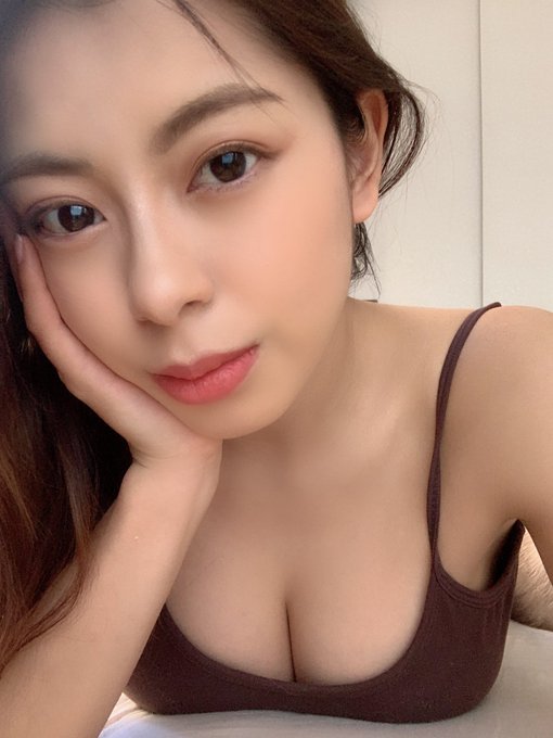 歐美規格！ 拉丁系混血美少女櫻庭光改名為「EMILY」推特超大尺度必追！