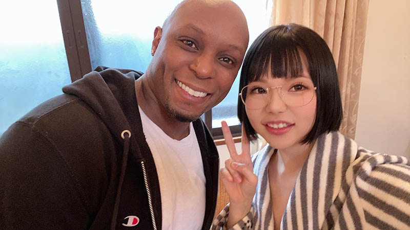 麻美ゆま(麻美由真)後最好笑的黑人片！巨乳眼鏡妹初愛ねんね(初愛寧寧)開心解禁！ ……