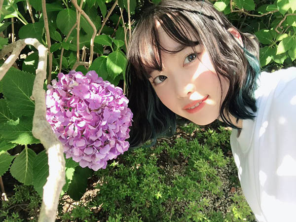 反差萌！ 可愛才女「架乃由羅」開始當Youtuber、大玩血腥惡靈古堡怒殺殭屍！