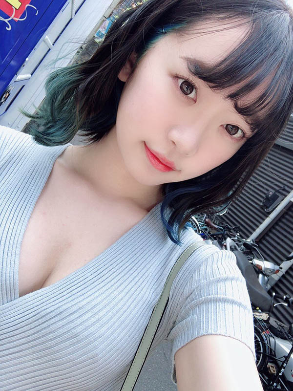 反差萌！ 可愛才女「架乃由羅」開始當Youtuber、大玩血腥惡靈古堡怒殺殭屍！