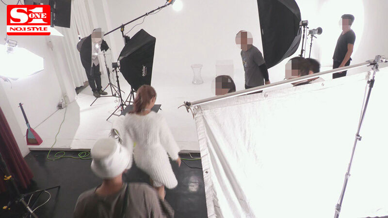 網大讚實用！三上悠亞“在更衣室偷偷做愛”，“嬌羞騎乘”反應好真實！