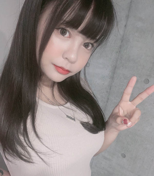 解放左胸！ I罩杯童顏巨乳「夕美紫苑」浴衣大走光僅用手遮點讓粉絲瘋狂！