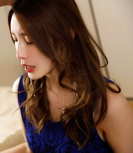 不能進入的風俗店遇到鄰居妻子「森沢かな」！強迫她實戰和中出，店外也變成我的人！