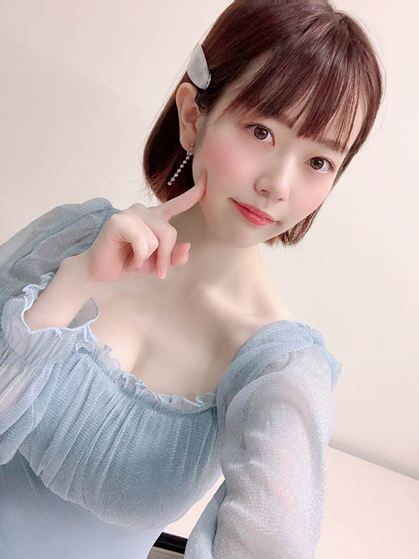 当“最强粉红Body”开起拉面店，凶乳下面 网惊：“一堆人弯著腰排队，这能看吗”