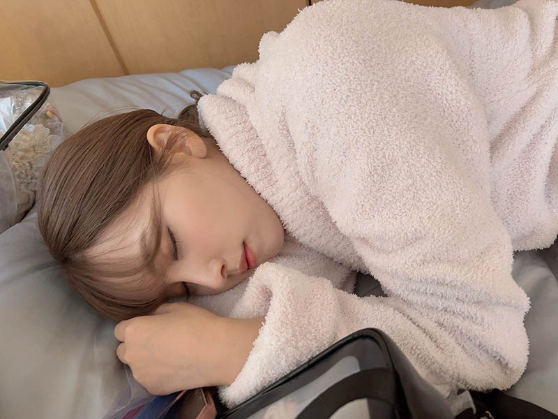 「三上悠亞」睡姿大公開！超真實睡顏＋神奇睡姿，網友稱讚熱議：超可愛