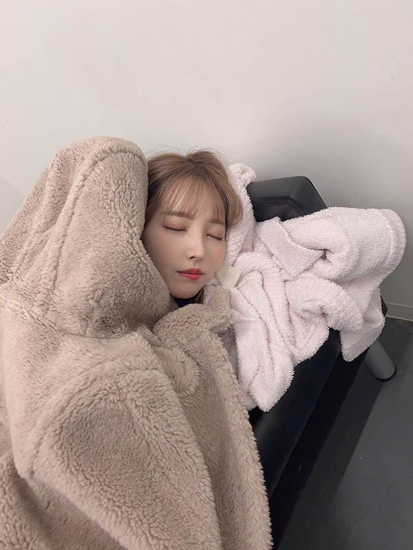「三上悠亞」睡姿大公開！超真實睡顏＋神奇睡姿，網友稱讚熱議：超可愛