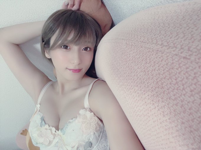 纖細美巨乳！ D奶白皙小馬「吉良凜」素人片扮演敏感實況主、每一下都很爽！