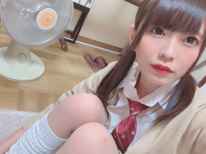 就愛中年味！ D奶白嫩美少女「櫻井千春」制服PLAY上陣！