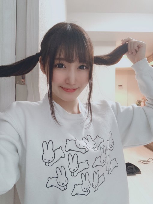 不慎走光！ 青春活力美少女新人「武田繪玲奈」大秀側翻特技、純白內在美全都露…！