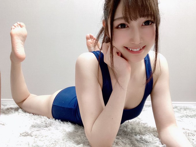 不慎走光！ 青春活力美少女新人「武田繪玲奈」大秀側翻特技、純白內在美全都露…！