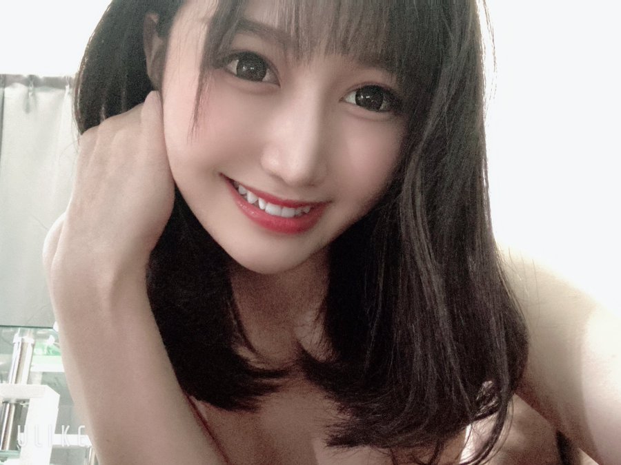 不慎走光！ 青春活力美少女新人「武田繪玲奈」大秀側翻特技、純白內在美全都露…！