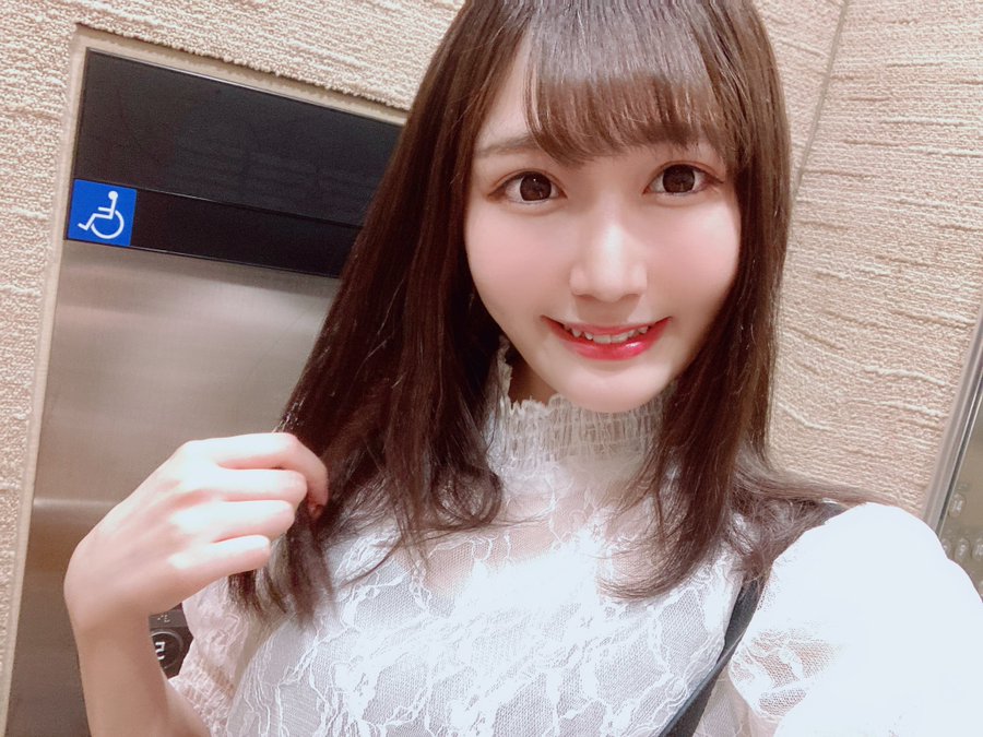 不慎走光！ 青春活力美少女新人「武田繪玲奈」大秀側翻特技、純白內在美全都露…！