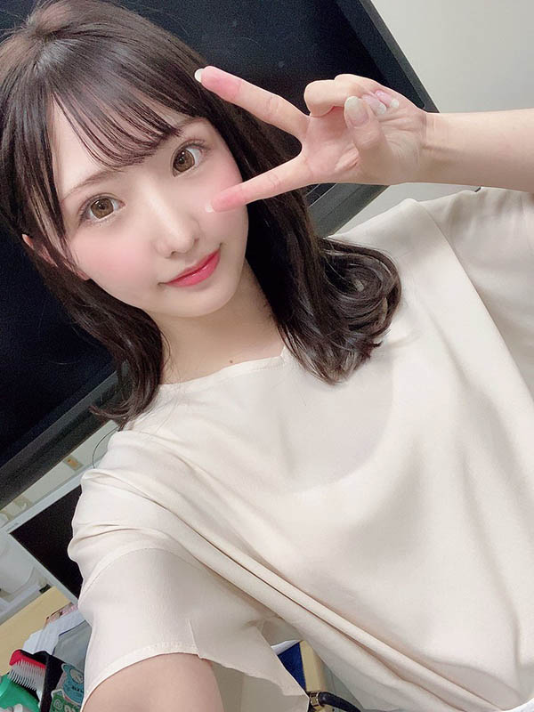隱藏版小可愛！美少女小馬新人「裡仲唯」學生服、 比基尼各種福利大放送！